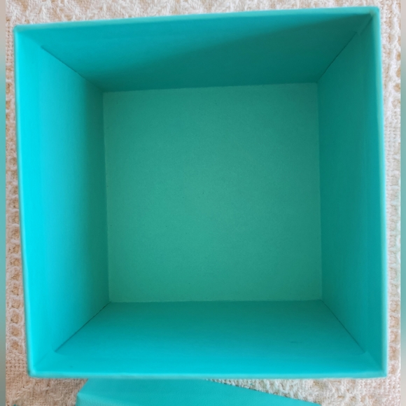 💙 Tiffany Authentic Packaging Bundle 💙 Medium Box & Pouch 4" x 4" x 3" - Picture 2 of 9